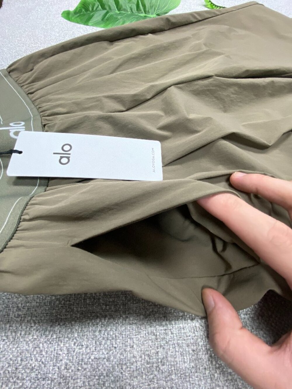 NWT ALO Yoga🌿Suit Up Trousers Olive Wide-Leg Pants 30" Inseam👩‍🌾 - Picture 4 of 8